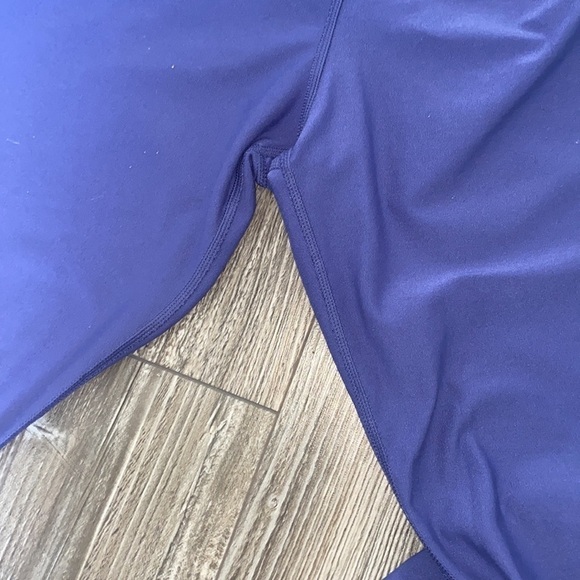 Nike  Crop Leggings - Picture 6 of 6